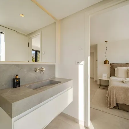 Villa Kumaro 4 Bedroom Outdoor Pool Parking *