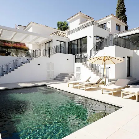 Kumaro 4 Bedroom Outdoor Pool Parking Villa *